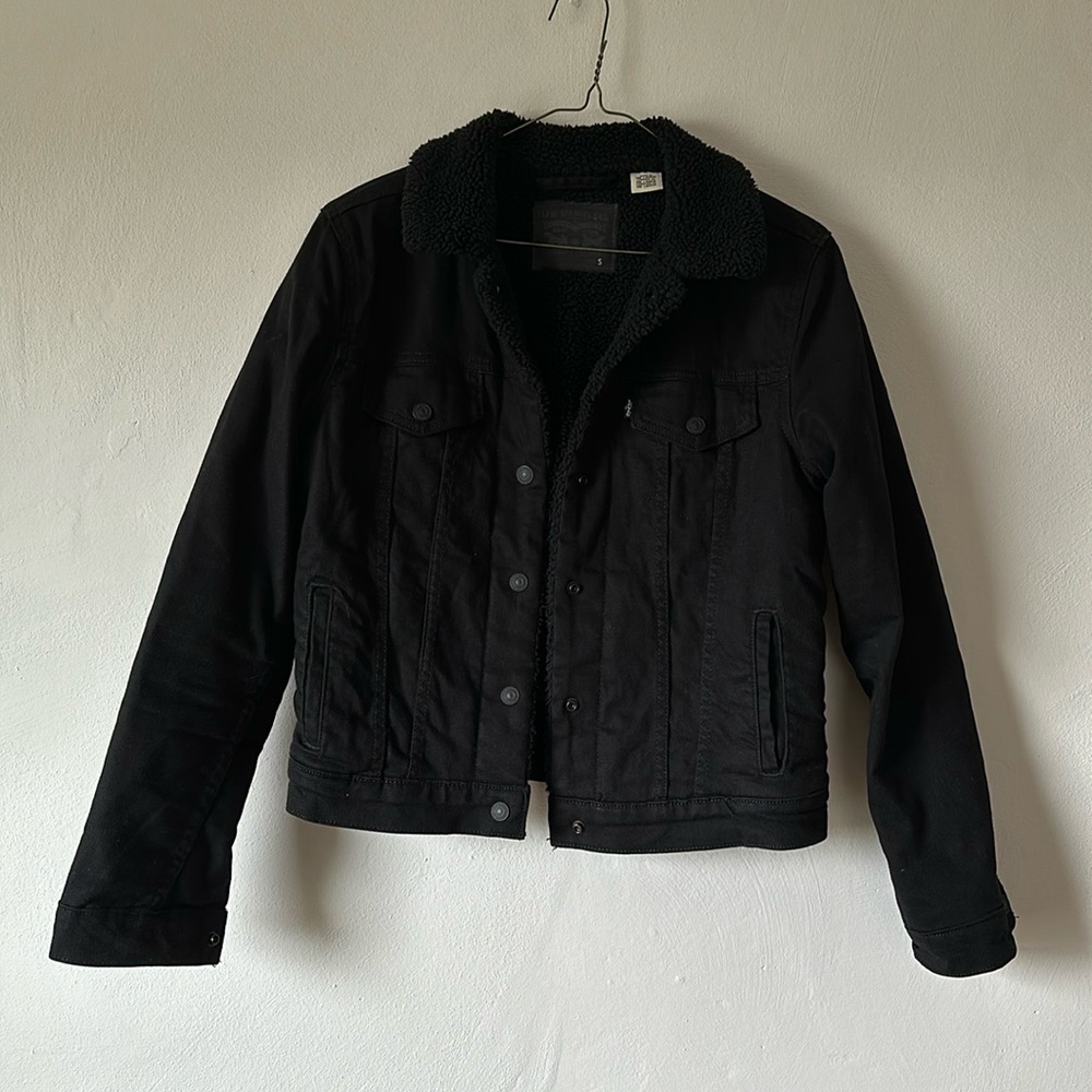 Levi’s black trucker fleece lined jean jacket size Small